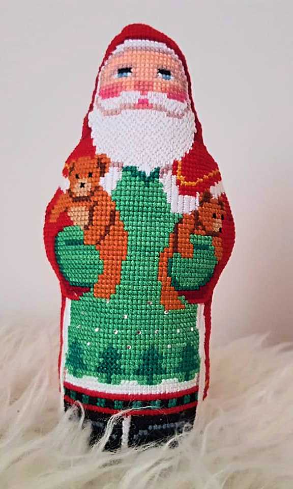 Сувенир - Дед мороз из ткани с вышивкой